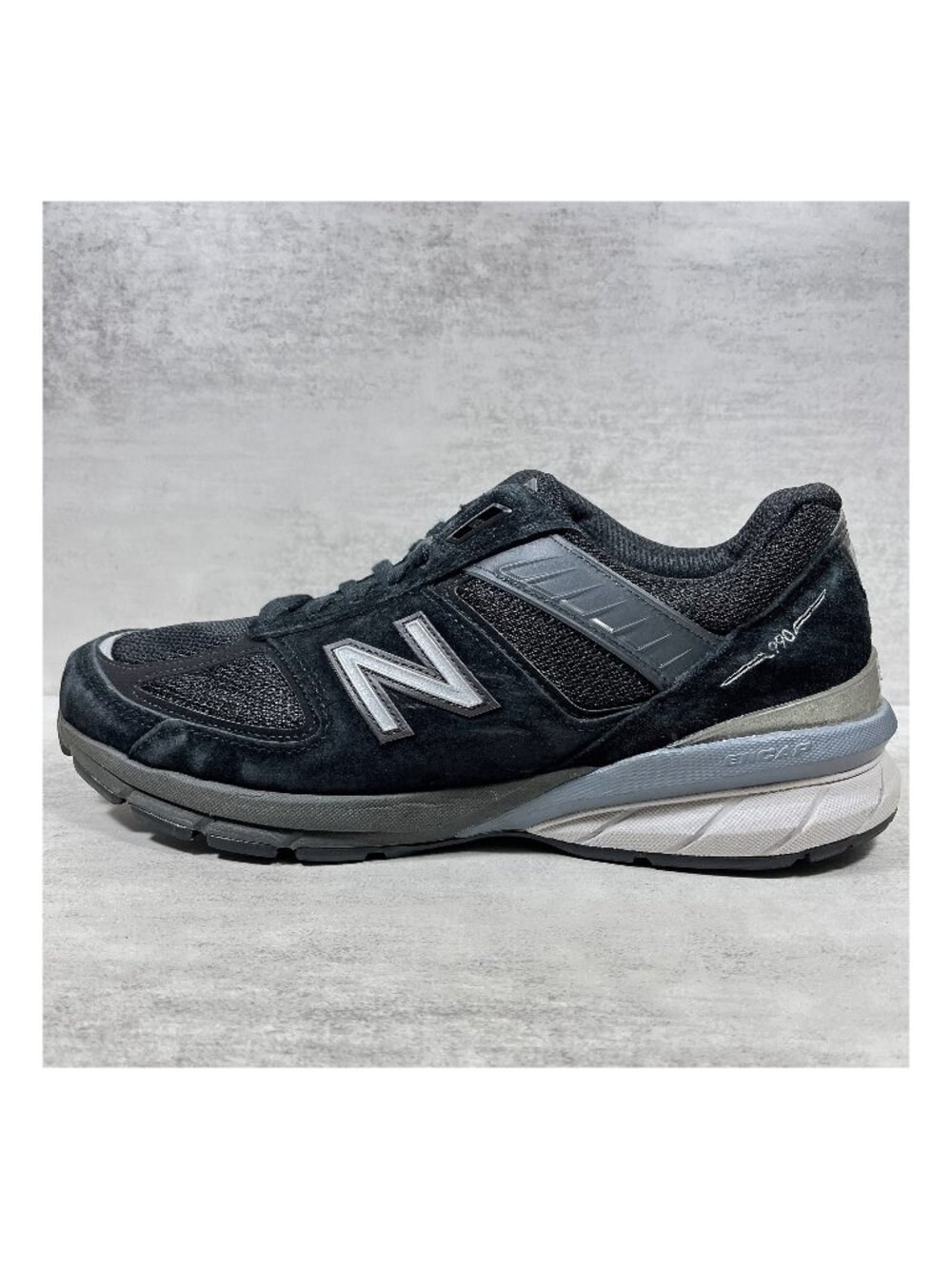 New Balance 990v5 Made in USA Sneakers - Men's Size 9 2E Wide - Black